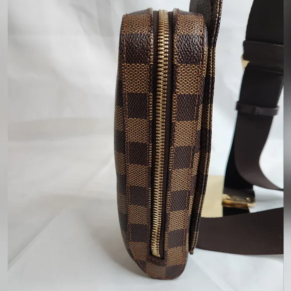 LOUIS VUITTON
Damier Ebene Geronimos - Picture 2 of 11